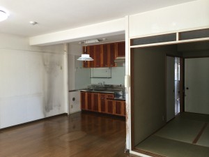 岸和田コーポラス2号棟105号リフォーム工事が竣工しました♪壁付けキッチンを対面式キッチンに変更しております♪